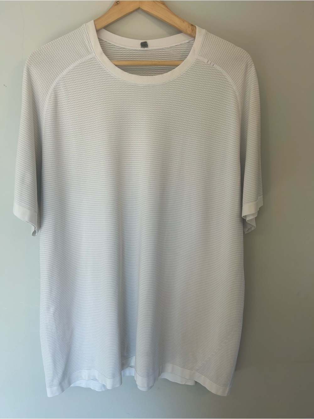 Lululemon Athletica Men's White Short Sleeve Performance Tee XXL Lightweight